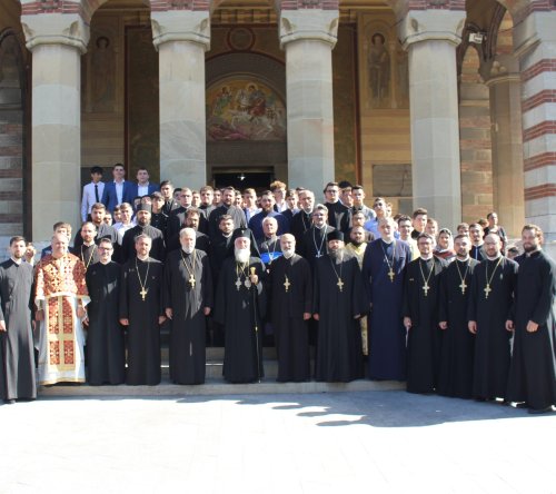 Zile de sărbătoare în Arhiepiscopia Craiovei Poza 271442