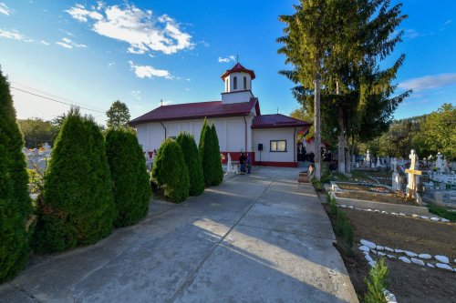 O capelă a Învierii în satul prahovean Mireș  Poza 271622