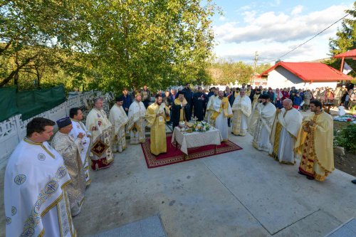 O capelă a Învierii în satul prahovean Mireș  Poza 271628