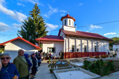 O capelă a Învierii în satul prahovean Mireș  Poza 271634