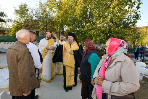 O capelă a Învierii în satul prahovean Mireș  Poza 271639