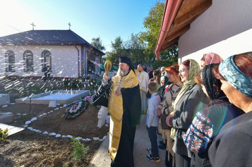 O capelă a Învierii în satul prahovean Mireș  Poza 271640