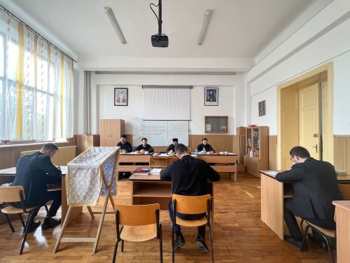 Evaluare a viitorilor clerici în Arhiepiscopia Buzăului și Vrancei Poza 271682