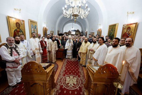 Zile de bucurie duhovnicească pentru românii ortodocşi din Bari Poza 271772