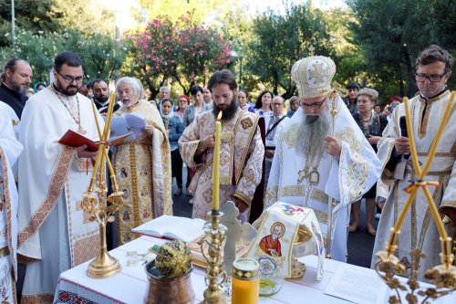Zile de bucurie duhovnicească pentru românii ortodocşi din Bari Poza 271773