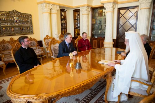 Ambasadorul Regatului Unit al Marii Britanii și Irlandei de Nord la București, în vizită de rămas bun la Patriarhia Română Poza 272146
