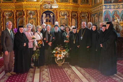„Crucea Sfântului Ierarh Dosoftei”, dăruită academicianului Alexandru Zub la împlinirea vârstei de 89 de ani Poza 272138