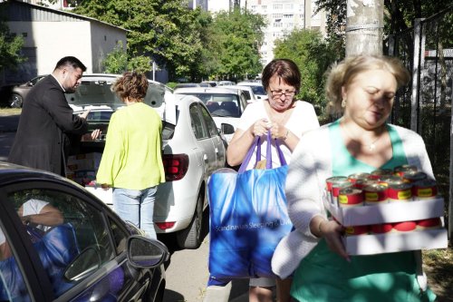 Rugăciune şi filantropie la o parohie din orașul Galați Poza 272132