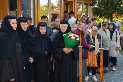 Sfânta Cuvioasă Parascheva, cinstită la mănăstirea ilfoveană Samurcășești Poza 272339
