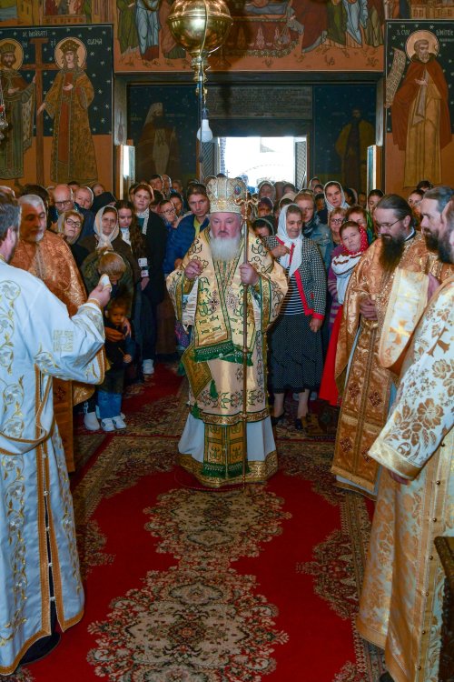 Sfânta Cuvioasă Parascheva, cinstită la mănăstirea ilfoveană Samurcășești Poza 272351