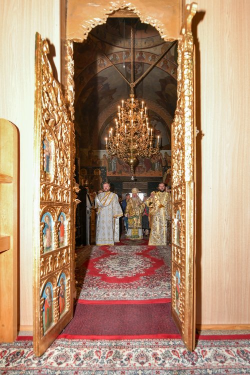 Sfânta Cuvioasă Parascheva, cinstită la mănăstirea ilfoveană Samurcășești Poza 272355