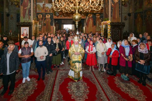 Sfânta Cuvioasă Parascheva, cinstită la mănăstirea ilfoveană Samurcășești Poza 272358