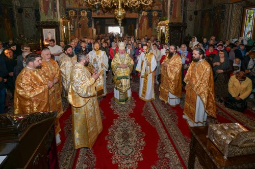 Sfânta Cuvioasă Parascheva, cinstită la mănăstirea ilfoveană Samurcășești Poza 272360