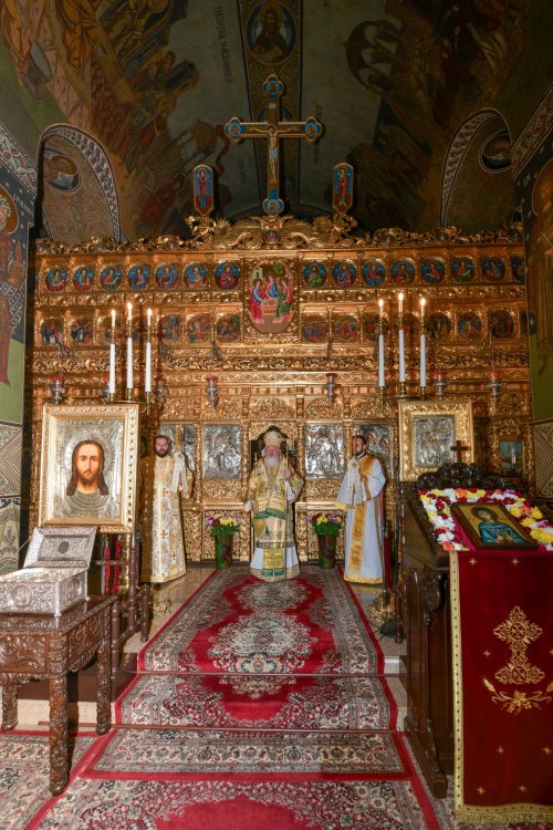Sfânta Cuvioasă Parascheva, cinstită la mănăstirea ilfoveană Samurcășești Poza 272377
