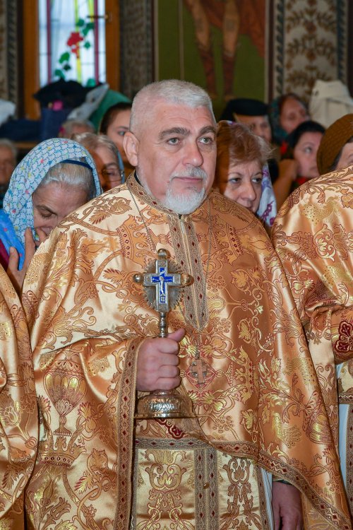 Sfânta Cuvioasă Parascheva, cinstită la mănăstirea ilfoveană Samurcășești Poza 272384