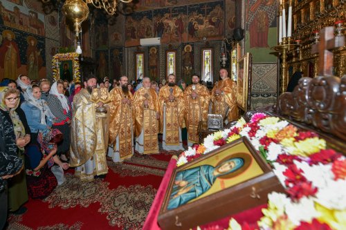 Sfânta Cuvioasă Parascheva, cinstită la mănăstirea ilfoveană Samurcășești Poza 272388