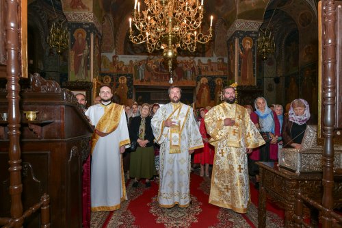 Sfânta Cuvioasă Parascheva, cinstită la mănăstirea ilfoveană Samurcășești Poza 272393