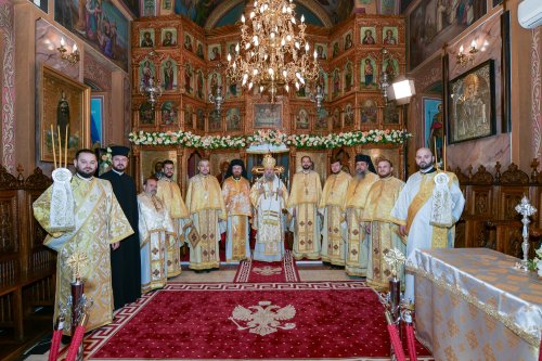 Patriarhul României a sfințit catapeteasma ctitoriei boierești din Popești-Leordeni Poza 272520