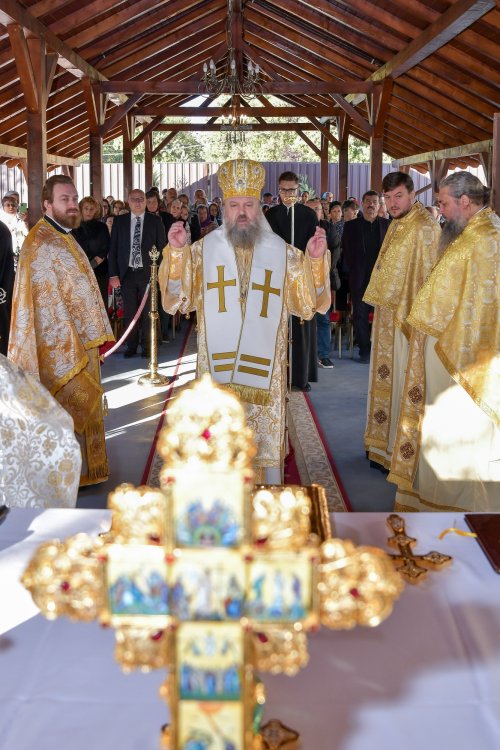Patriarhul României a sfințit catapeteasma ctitoriei boierești din Popești-Leordeni Poza 272524