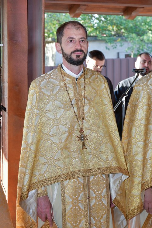 Patriarhul României a sfințit catapeteasma ctitoriei boierești din Popești-Leordeni Poza 272527