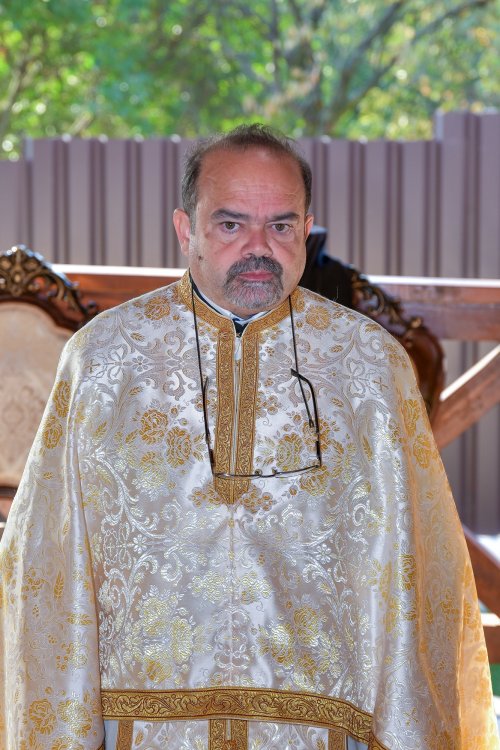 Patriarhul României a sfințit catapeteasma ctitoriei boierești din Popești-Leordeni Poza 272529