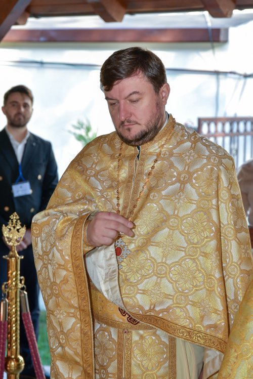 Patriarhul României a sfințit catapeteasma ctitoriei boierești din Popești-Leordeni Poza 272530