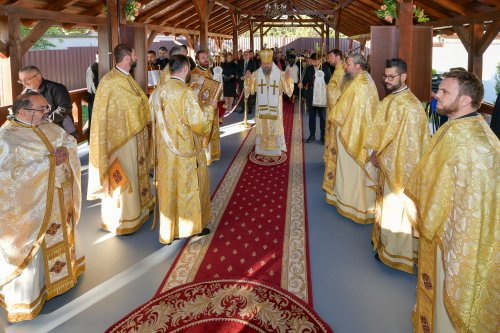 Patriarhul României a sfințit catapeteasma ctitoriei boierești din Popești-Leordeni Poza 272537