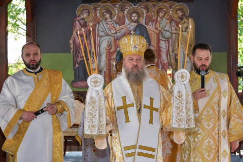 Patriarhul României a sfințit catapeteasma ctitoriei boierești din Popești-Leordeni Poza 272542