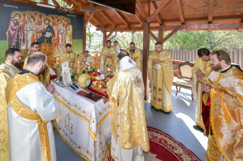 Patriarhul României a sfințit catapeteasma ctitoriei boierești din Popești-Leordeni Poza 272554
