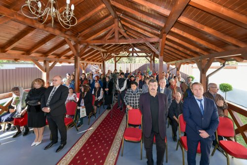 Patriarhul României a sfințit catapeteasma ctitoriei boierești din Popești-Leordeni Poza 272555