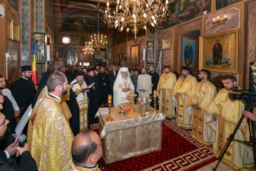 Patriarhul României a sfințit catapeteasma ctitoriei boierești din Popești-Leordeni Poza 272564