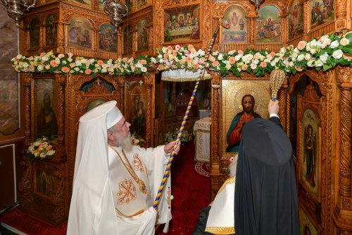 Patriarhul României a sfințit catapeteasma ctitoriei boierești din Popești-Leordeni Poza 272569