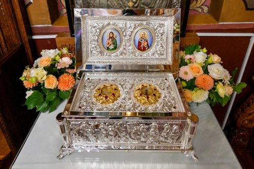 Patriarhul României a sfințit catapeteasma ctitoriei boierești din Popești-Leordeni Poza 272572