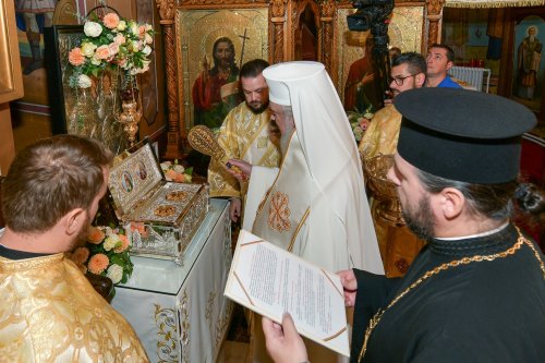 Patriarhul României a sfințit catapeteasma ctitoriei boierești din Popești-Leordeni Poza 272573