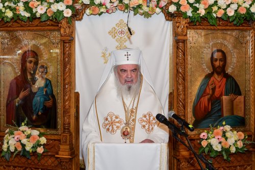 Patriarhul României a sfințit catapeteasma ctitoriei boierești din Popești-Leordeni Poza 272578
