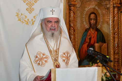 Patriarhul României a sfințit catapeteasma ctitoriei boierești din Popești-Leordeni Poza 272580