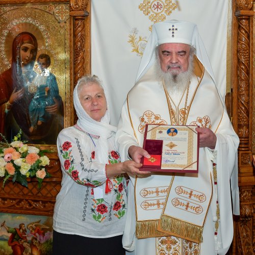 Patriarhul României a sfințit catapeteasma ctitoriei boierești din Popești-Leordeni Poza 272589