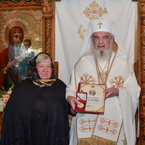 Patriarhul României a sfințit catapeteasma ctitoriei boierești din Popești-Leordeni Poza 272593