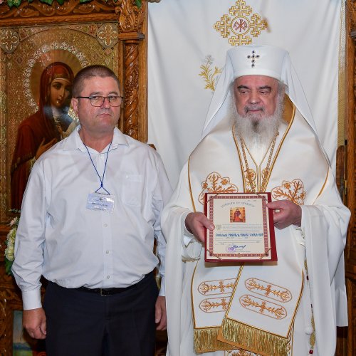 Patriarhul României a sfințit catapeteasma ctitoriei boierești din Popești-Leordeni Poza 272596