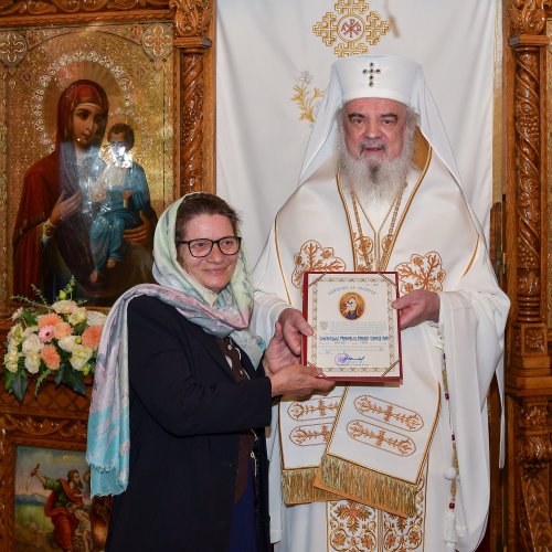 Patriarhul României a sfințit catapeteasma ctitoriei boierești din Popești-Leordeni Poza 272597