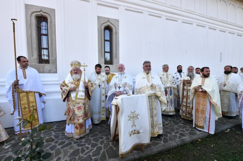 Sfințirea ctitoriei cantacuzine de la Măgureni, Prahova Poza 272431