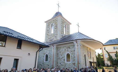 Biserica „Sfântul Arhidiacon Ștefan” Țicău, sfinţită de șase ierarhi Poza 272615
