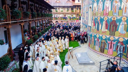 Mănăstirea Sihăstria Râșcăi înveșmântată în lumină și har Poza 272665