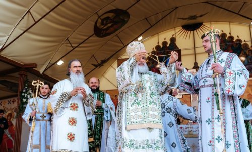 Slujire arhierească la hramul Catedralei Arhiepiscopale din Roman Poza 272620