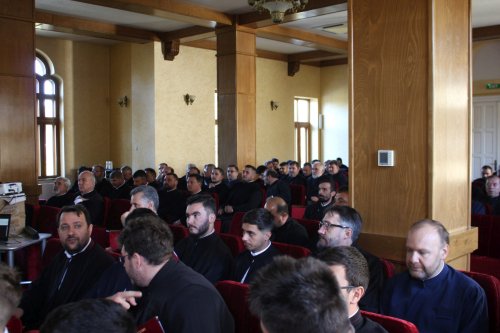 Conferința de toamnă pentru clerici din Arhiepiscopia Craiovei Poza 272784