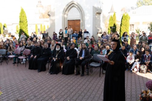 Festivalul toamnei organizat la Roman Poza 272700