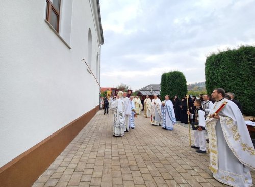 Resfinţirea bisericii şi binecuvântarea capelei mortuare din Tiha Bârgăului, Bistriţa-Năsăud Poza 272708