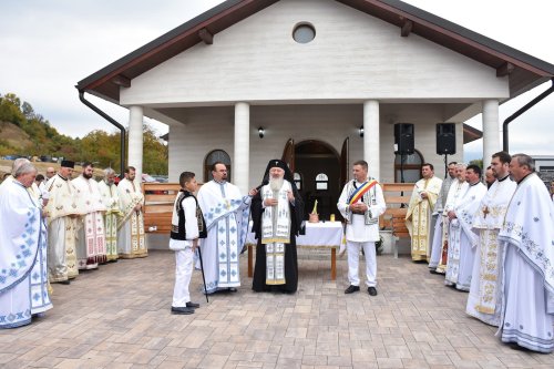Resfinţirea bisericii şi binecuvântarea capelei mortuare din Tiha Bârgăului, Bistriţa-Năsăud Poza 272712