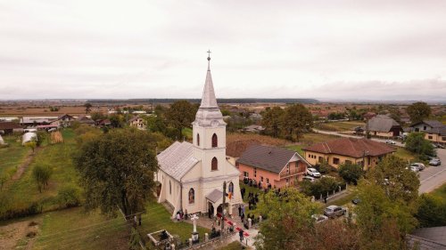 Sfânta Liturghie arhierească în Parohia Lucăceşti, Maramureş Poza 272722