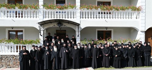 Sinaxă monahală în Episcopia Devei și Hunedoarei Poza 272828